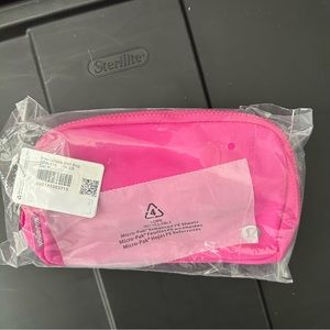 NWT Lululemon Sonic Pink Everywhere Belt Bag